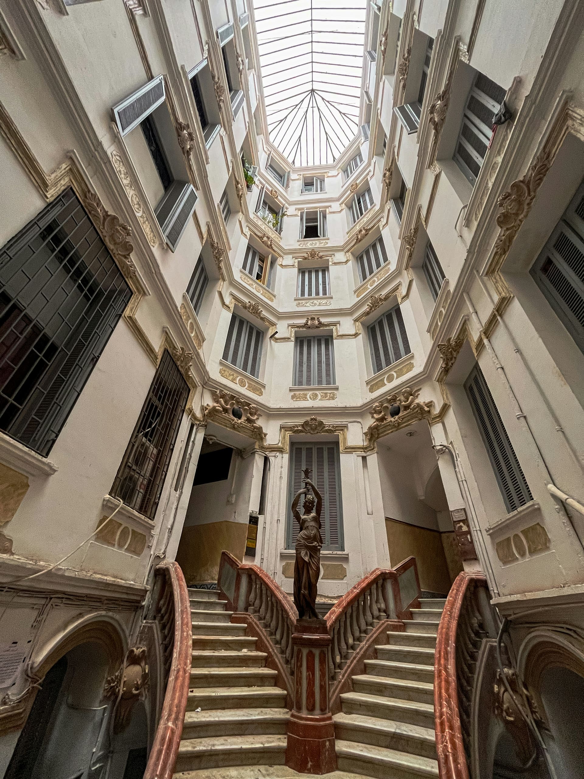 Escalier d'honneur d'un immeuble algérois